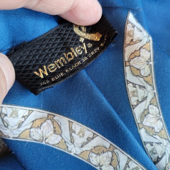 Wembley Alfons Mucha Art Nouveau STATEMENT tie - Picture 4 of 4